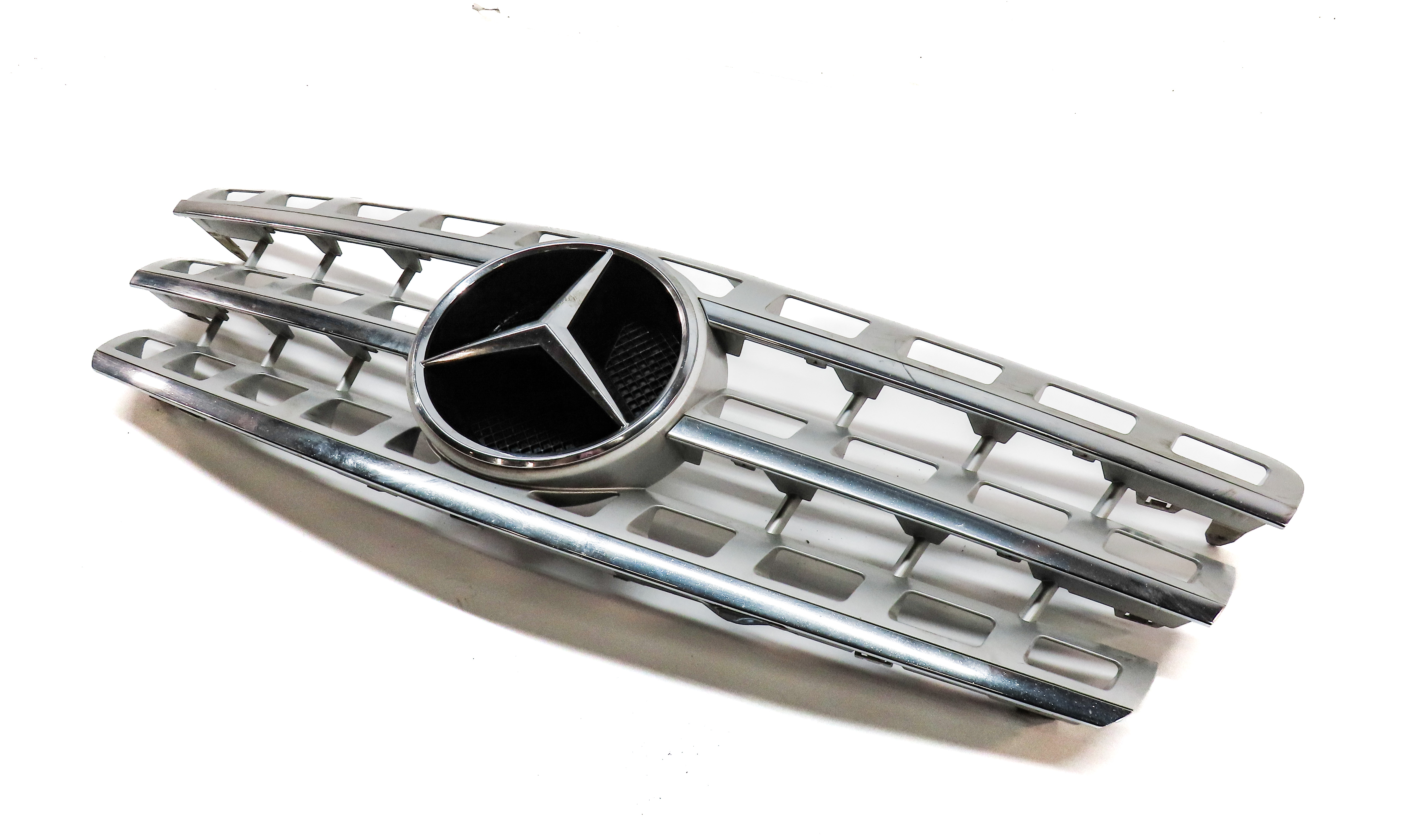 09-11 MERCEDES ML-CLASS (W164) FRONT UPPER CENTER HOOD VENT GRILLE TRIM (SILVER) — exact item pictured
